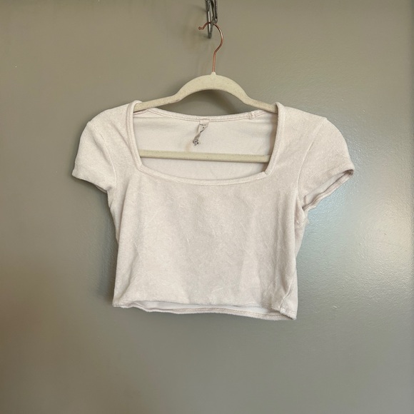 ALO Yoga Cream Crop Top - Picture 1 of 4